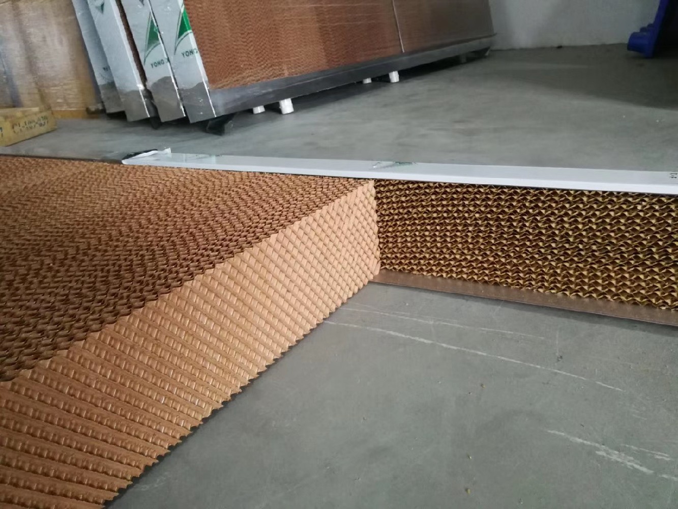 風機水簾工作原理是“水蒸發(fā)吸收熱量”