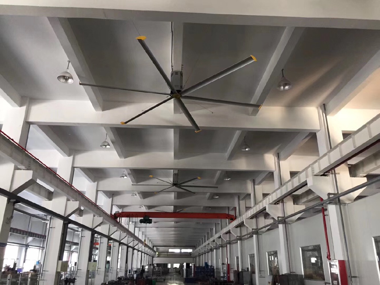 肇慶某航吊車間在混凝土安裝風扇