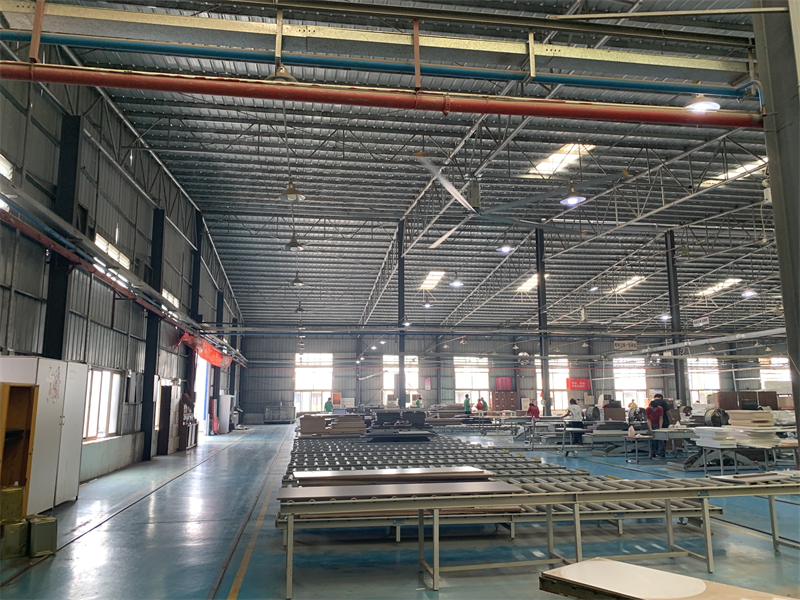 深圳龍崗某電子廠包裝車間安裝工業(yè)吊扇